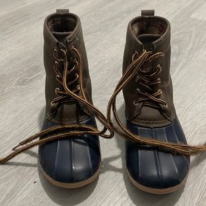 Adorable boys Lucky Top duck boots. Worn one season. Great condition . Size 13